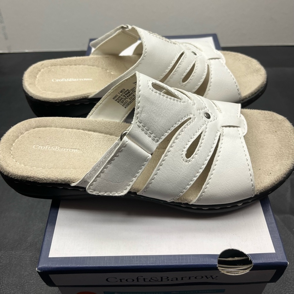 Women’s Croft & Barrow sandals - Size 7 - worn once/like new in box